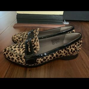 New Rockport Ladies Leopard Loafers